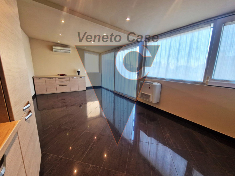 A Saonara proponiamo in affitto porzione di bifamiliare al primo piano, recentemente ristrutturat...