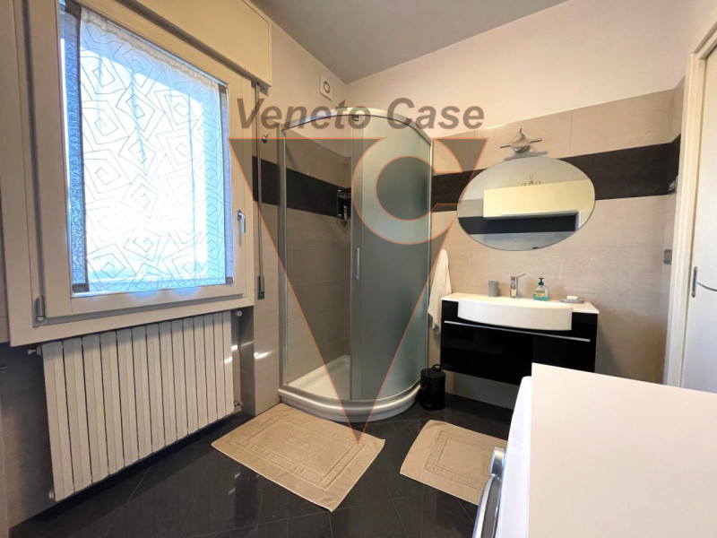 A Saonara proponiamo in affitto porzione di bifamiliare al primo piano, recentemente ristrutturat...