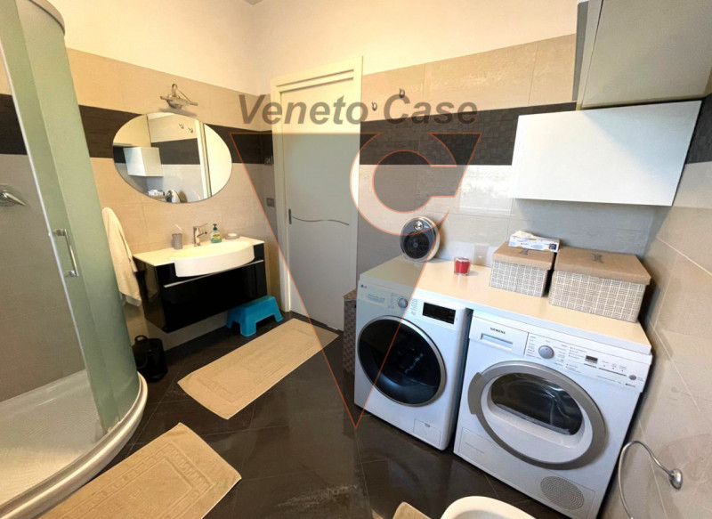 A Saonara proponiamo in affitto porzione di bifamiliare al primo piano, recentemente ristrutturat...