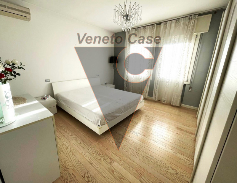 A Saonara proponiamo in affitto porzione di bifamiliare al primo piano, recentemente ristrutturat...