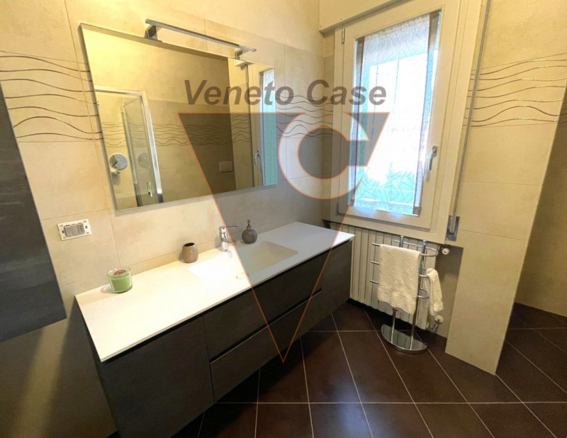 A Saonara proponiamo in affitto porzione di bifamiliare al primo piano, recentemente ristrutturat...