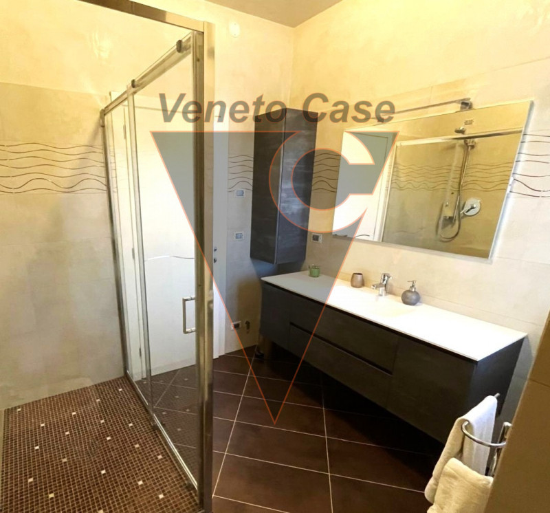 A Saonara proponiamo in affitto porzione di bifamiliare al primo piano, recentemente ristrutturat...