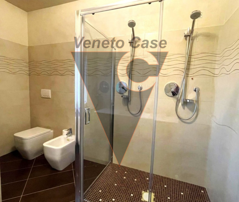 A Saonara proponiamo in affitto porzione di bifamiliare al primo piano, recentemente ristrutturat...