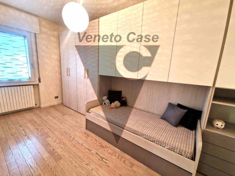 A Saonara proponiamo in affitto porzione di bifamiliare al primo piano, recentemente ristrutturat...