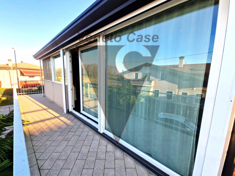 A Saonara proponiamo in affitto porzione di bifamiliare al primo piano, recentemente ristrutturat...