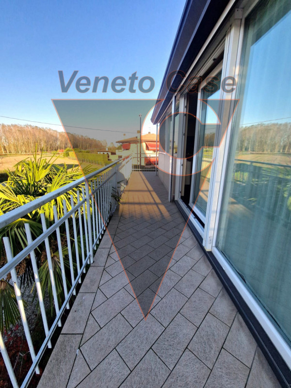 A Saonara proponiamo in affitto porzione di bifamiliare al primo piano, recentemente ristrutturat...