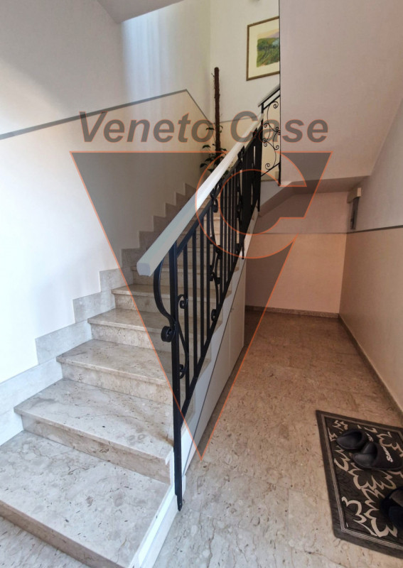 A Saonara proponiamo in affitto porzione di bifamiliare al primo piano, recentemente ristrutturat...