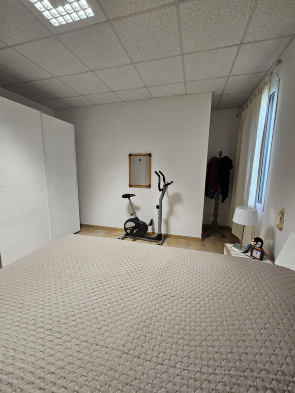 Scopri questa splendida mezza bifamiliare in vendita, situata nel cuore di Casale di Scodosia con...