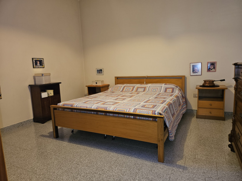 Scopri questa splendida mezza bifamiliare in vendita, situata nel cuore di Casale di Scodosia con...