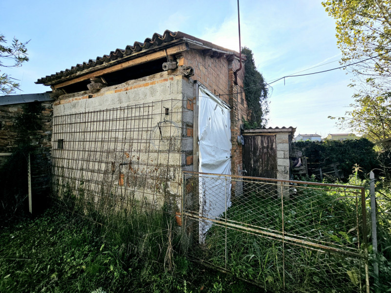 In una zona residenziale tranquilla, a pochi minuti dal centro di Ospedaletto Euganeo, proponiamo...