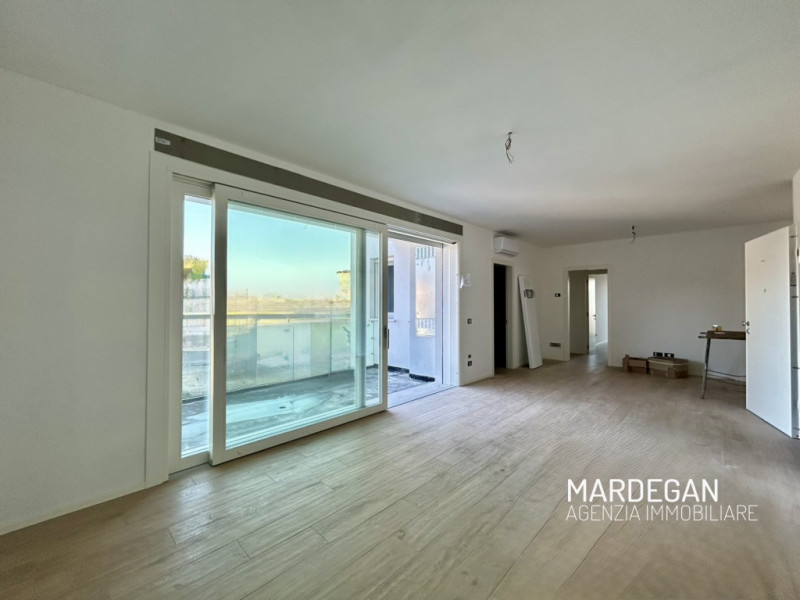 Scopri questo appartamento piano primo di nuova costruzione situato in un piccolo contesto reside...