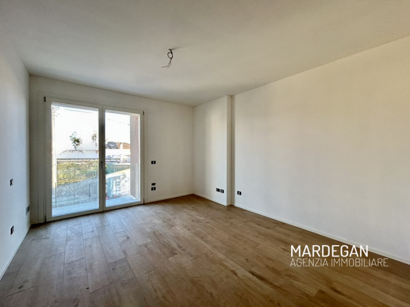 Scopri questo appartamento piano primo di nuova costruzione situato in un piccolo contesto reside...