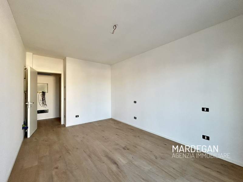 Scopri questo appartamento piano primo di nuova costruzione situato in un piccolo contesto reside...