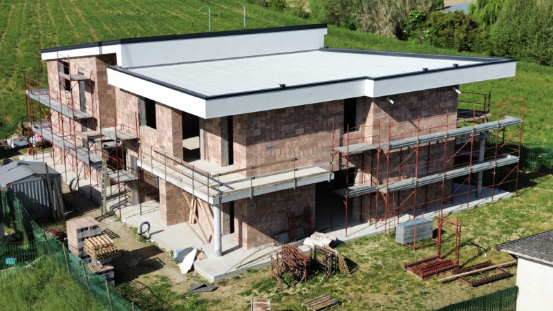 Bifamiliare in zona centralissima di Brugine. 
La stessa, rigorosamente edificata con le migliori...