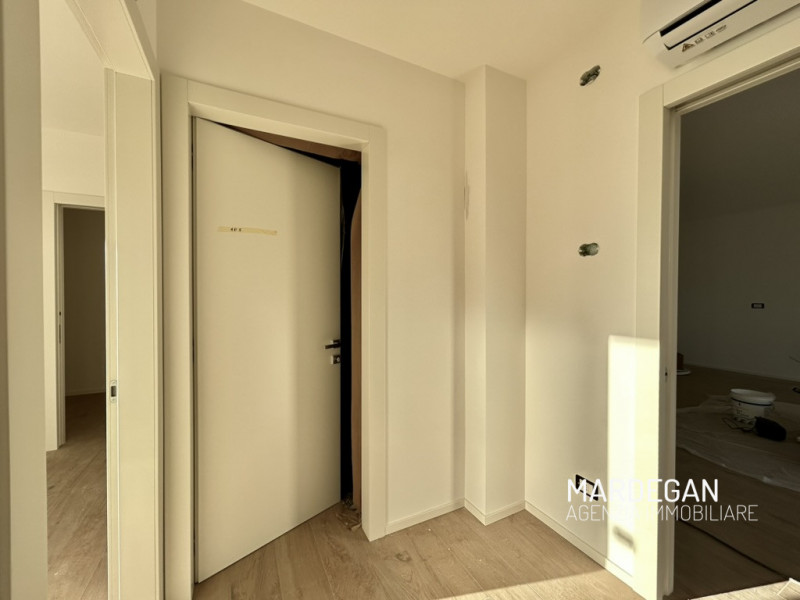 Scopri questo appartamento piano terra di nuova costruzione situato in un piccolo contesto reside...