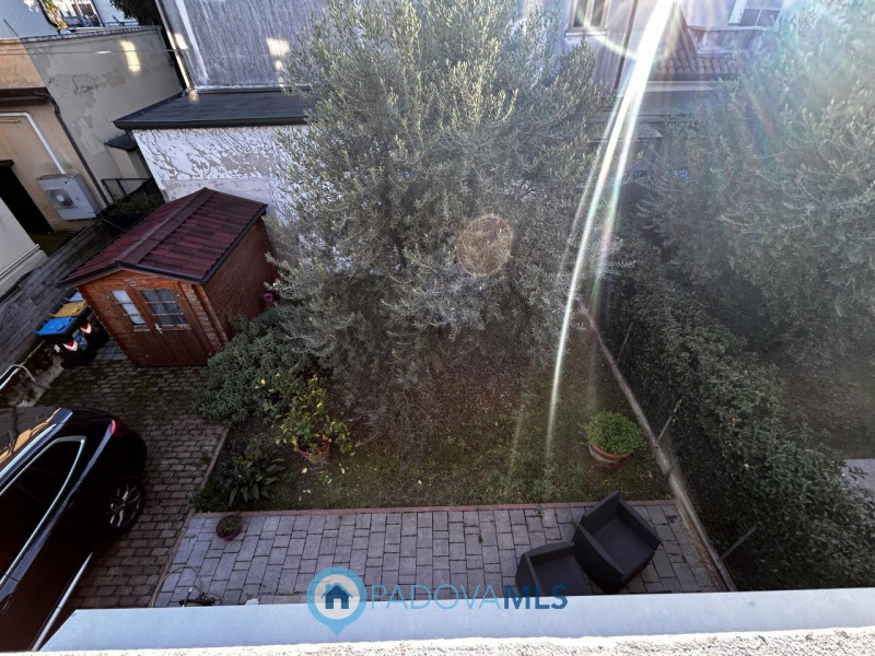 Immobile in esclusiva al Gruppo Padova MLS
Scopri questa affascinante bifamiliare situata nel cuo...