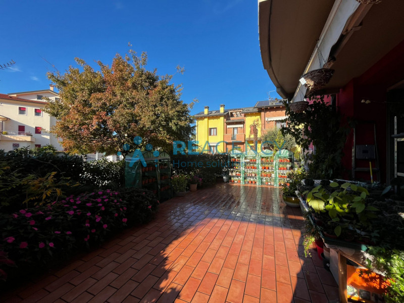 CREAZZO - zona Prati.

CERCHI UN BICAMERE IN UN CONTESTO ESCLUSIVO, AL PIANO TERRA CON GIARDINO D...