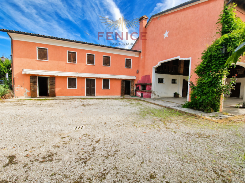 Nel cuore di Riese Pio X, a pochi passi da tutti i servizi e dalle comodità del centro, sorge una...