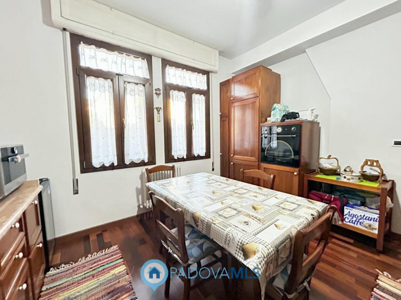 Immobile in esclusiva al Gruppo Padova MLS

Scopri questa affascinante bifamiliare situata nel cu...