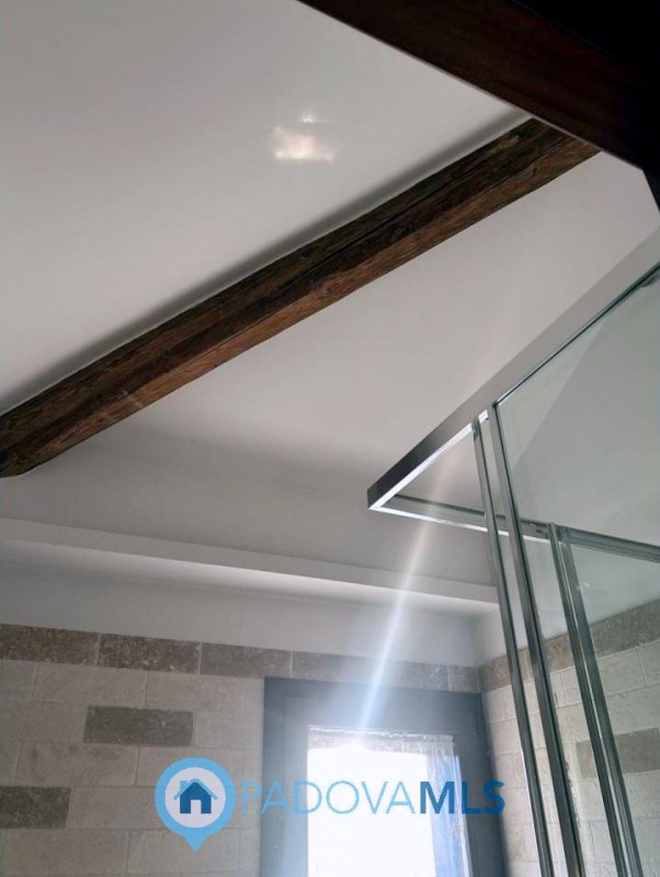 Immobile in esclusiva al Gruppo Padova MLS

Scopri questa affascinante bifamiliare situata nel cu...