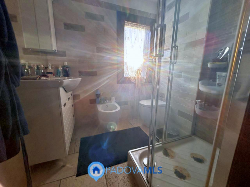 Immobile in esclusiva al Gruppo Padova MLS

Scopri questa affascinante bifamiliare situata nel cu...