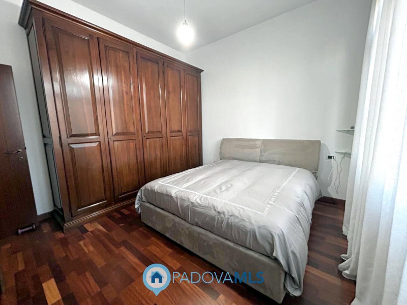 Immobile in esclusiva al Gruppo Padova MLS

Scopri questa affascinante bifamiliare situata nel cu...