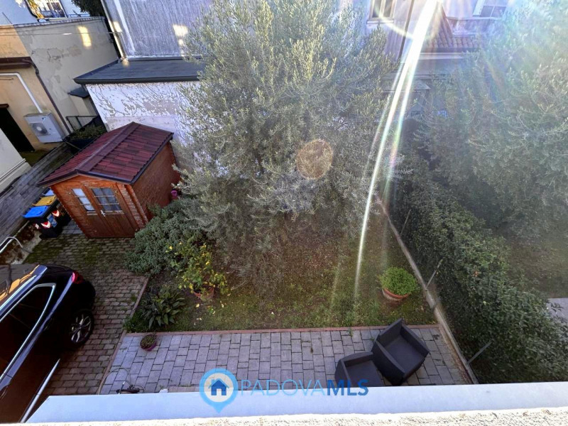 Immobile in esclusiva al Gruppo Padova MLS

Scopri questa affascinante bifamiliare situata nel cu...