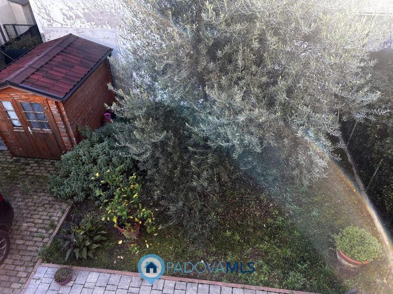 Immobile in esclusiva al Gruppo Padova MLS

Scopri questa affascinante bifamiliare situata nel cu...