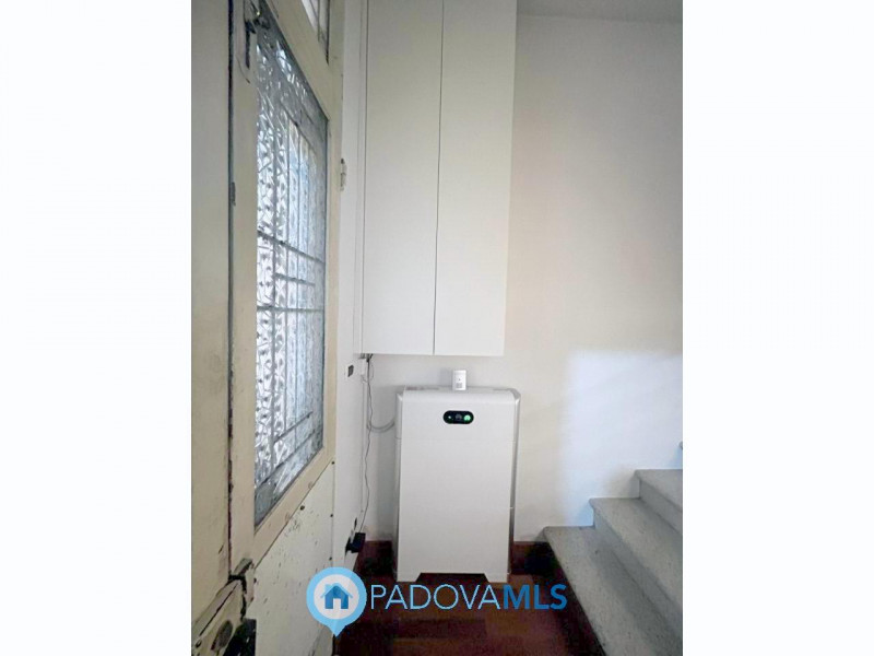 Immobile in esclusiva al Gruppo Padova MLS

Scopri questa affascinante bifamiliare situata nel cu...