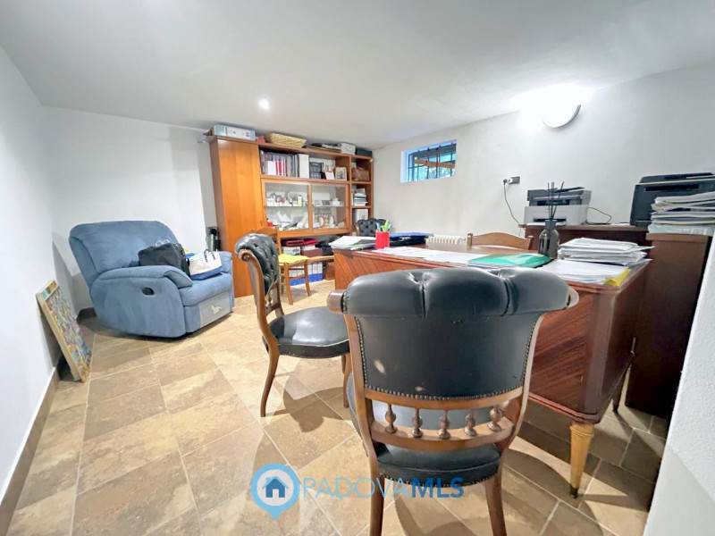 Immobile in esclusiva al Gruppo Padova MLS

Scopri questa affascinante bifamiliare situata nel cu...