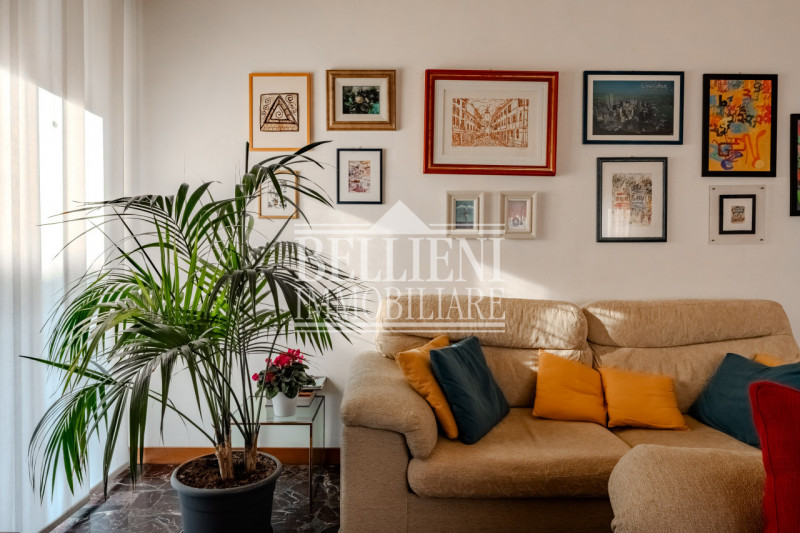 ZONA PISCINE - In una tranquilla zona residenziale, proponiamo in vendita una porzione di bifamil...