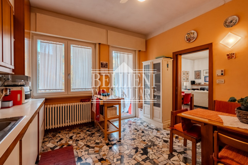 ZONA PISCINE - In una tranquilla zona residenziale, proponiamo in vendita una porzione di bifamil...