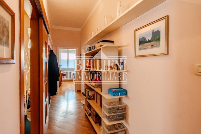 ZONA PISCINE - In una tranquilla zona residenziale, proponiamo in vendita una porzione di bifamil...