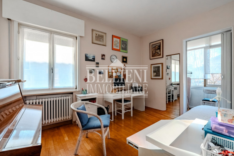 ZONA PISCINE - In una tranquilla zona residenziale, proponiamo in vendita una porzione di bifamil...