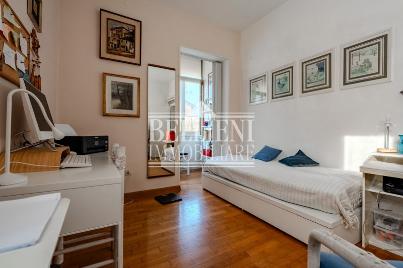 ZONA PISCINE - In una tranquilla zona residenziale, proponiamo in vendita una porzione di bifamil...