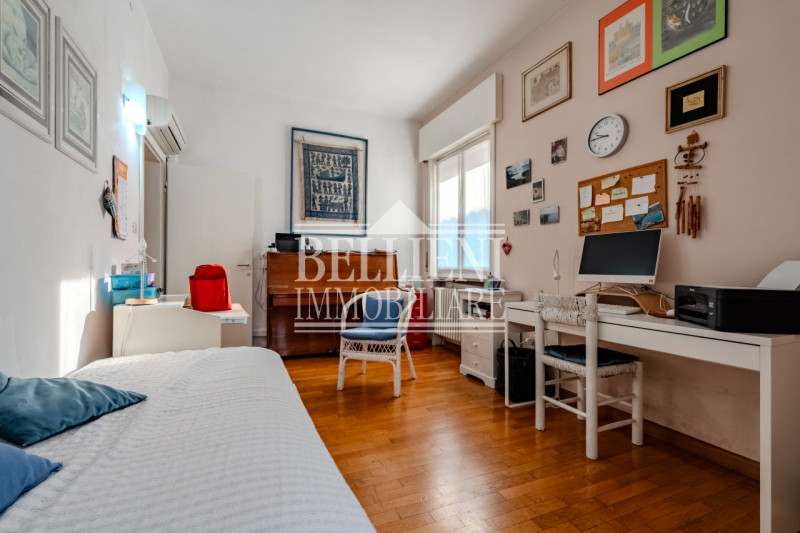 ZONA PISCINE - In una tranquilla zona residenziale, proponiamo in vendita una porzione di bifamil...