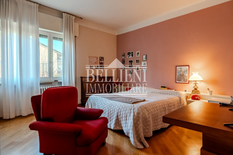 ZONA PISCINE - In una tranquilla zona residenziale, proponiamo in vendita una porzione di bifamil...