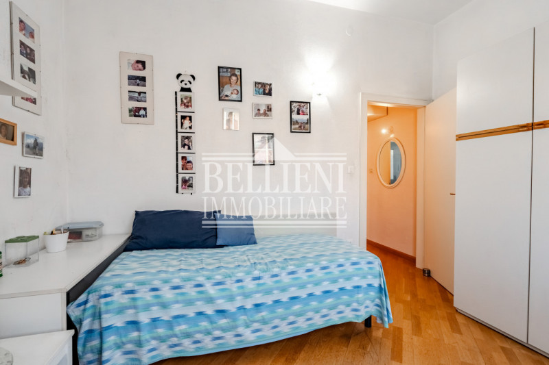 ZONA PISCINE - In una tranquilla zona residenziale, proponiamo in vendita una porzione di bifamil...