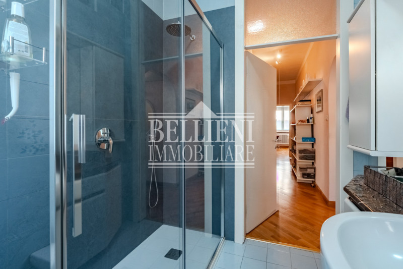 ZONA PISCINE - In una tranquilla zona residenziale, proponiamo in vendita una porzione di bifamil...