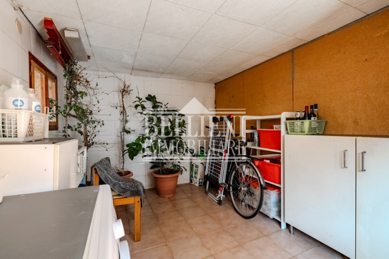 ZONA PISCINE - In una tranquilla zona residenziale, proponiamo in vendita una porzione di bifamil...