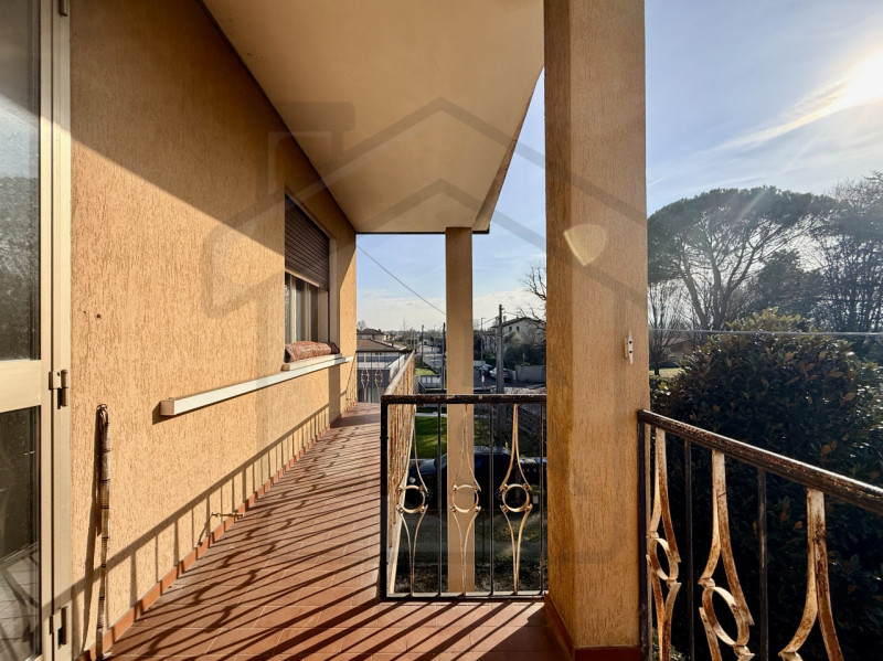 ABANO TERME - In una delle zone residenziali più tranquille e verdi di Abano Terme, nella frazion...