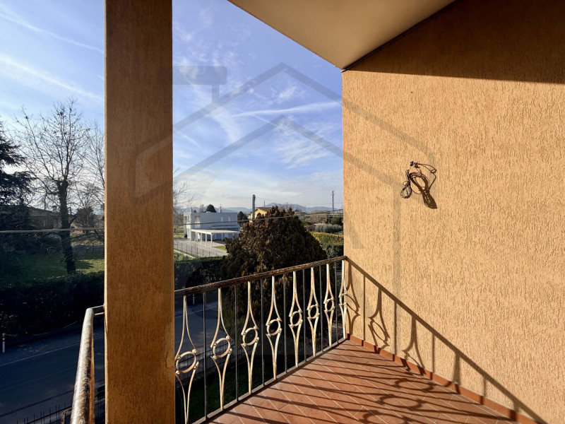 ABANO TERME - In una delle zone residenziali più tranquille e verdi di Abano Terme, nella frazion...