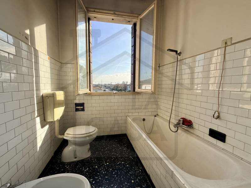 ABANO TERME - In una delle zone residenziali più tranquille e verdi di Abano Terme, nella frazion...