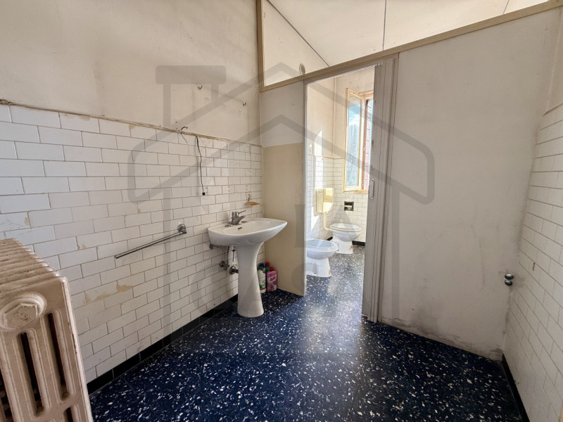 ABANO TERME - In una delle zone residenziali più tranquille e verdi di Abano Terme, nella frazion...