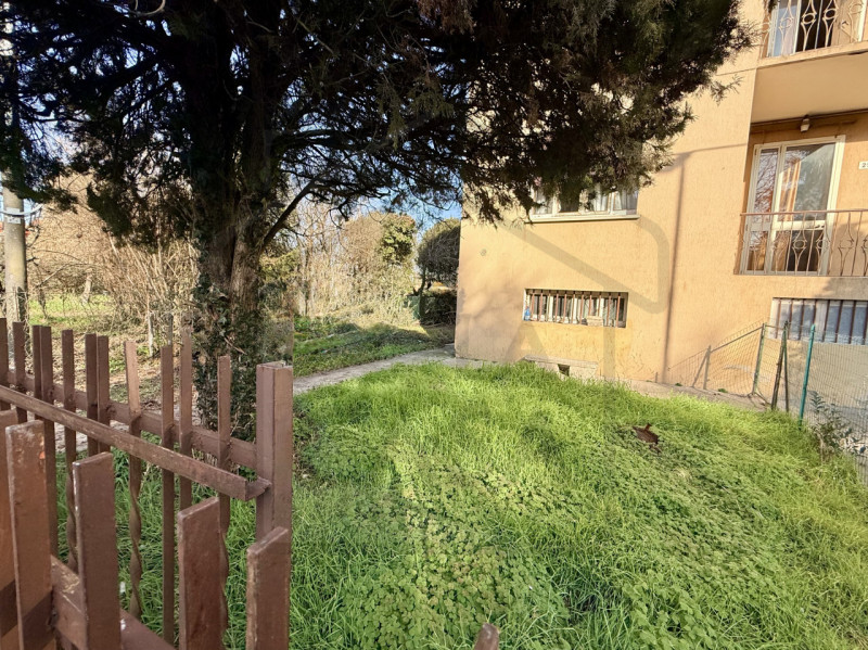 ABANO TERME - In una delle zone residenziali più tranquille e verdi di Abano Terme, nella frazion...