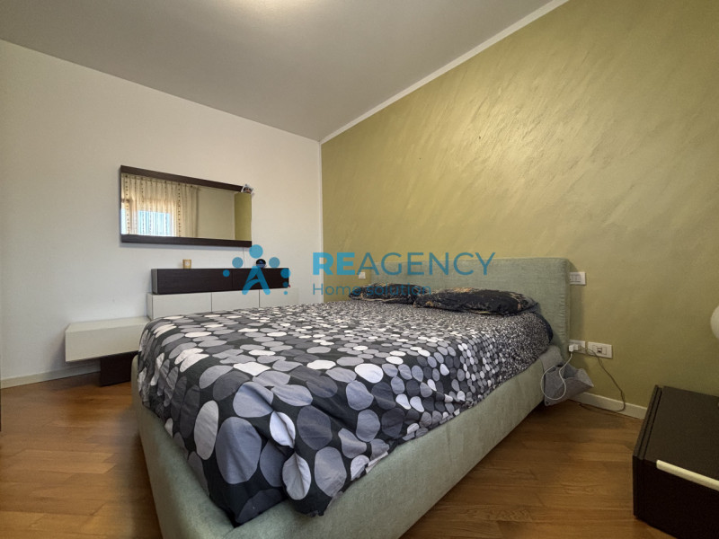 Ti presentiamo un elegante appartamento situato al primo piano di un contesto residenziale tranqu...