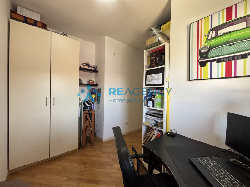 Ti presentiamo un elegante appartamento situato al primo piano di un contesto residenziale tranqu...