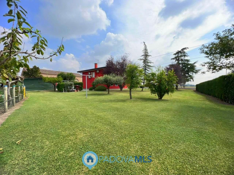 Immobile in esclusiva al Gruppo Padova MLS.

Se cerchi la tranquillità di una casa singola con un...