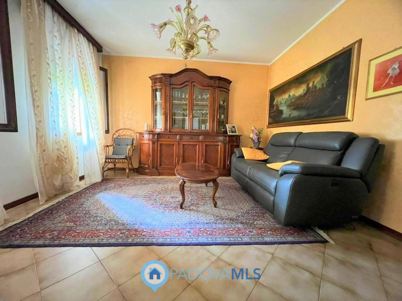 Immobile in esclusiva al Gruppo Padova MLS.

Se cerchi la tranquillità di una casa singola con un...