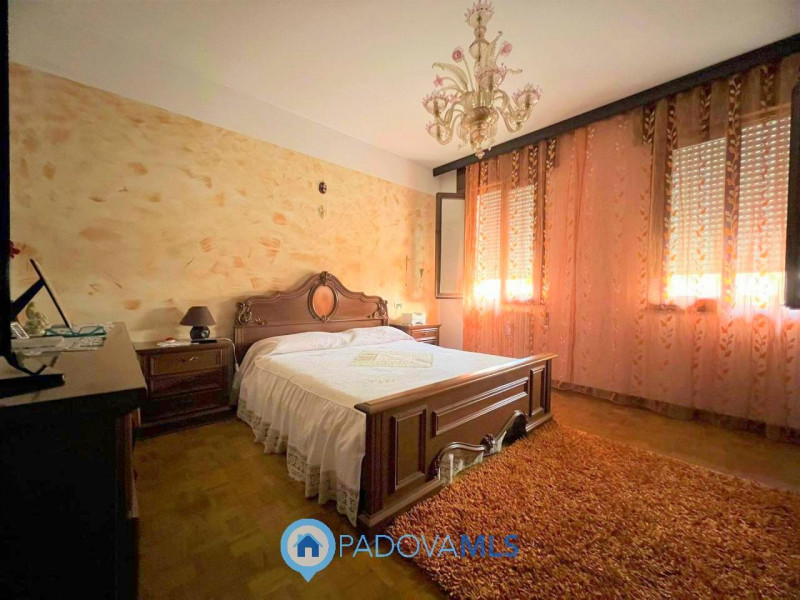 Immobile in esclusiva al Gruppo Padova MLS.

Se cerchi la tranquillità di una casa singola con un...